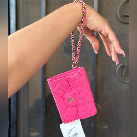 CHANEL Handbags - 🔥 RARE !! CHANEL 22K CLASSIC FLAP WRISTLET CARD HOLDER